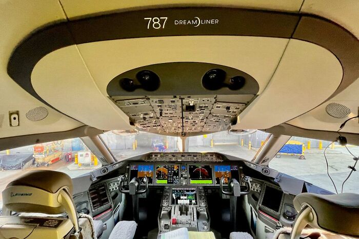 Here’s What It’s Like Inside Your Plane’s Hidden “Crew Rest,” Where Pilots And Flight Attendants Sleep